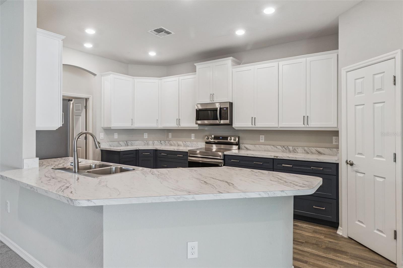 Image 12 of 39 For 1069 Montgomery Lane