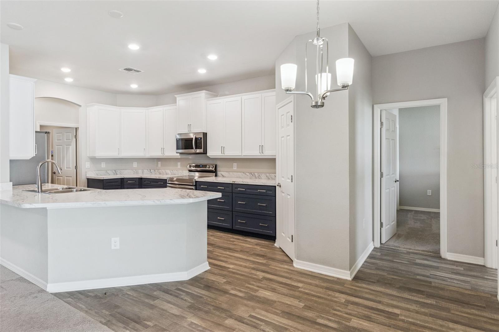 Image 13 of 39 For 1069 Montgomery Lane