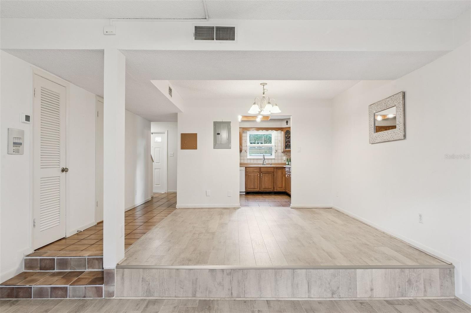 Image 11 of 43 For 200 Saint Andrews Boulevard 1707