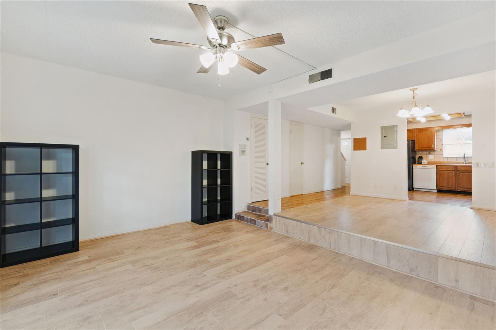 Image 16 of 43 For 200 Saint Andrews Boulevard 1707