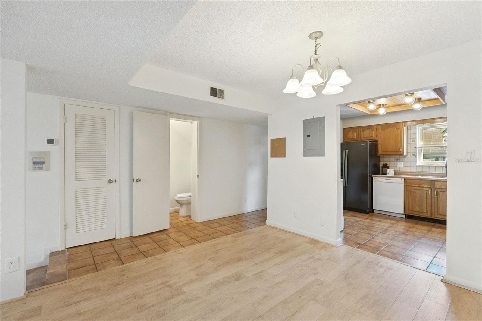 Image 18 of 43 For 200 Saint Andrews Boulevard 1707