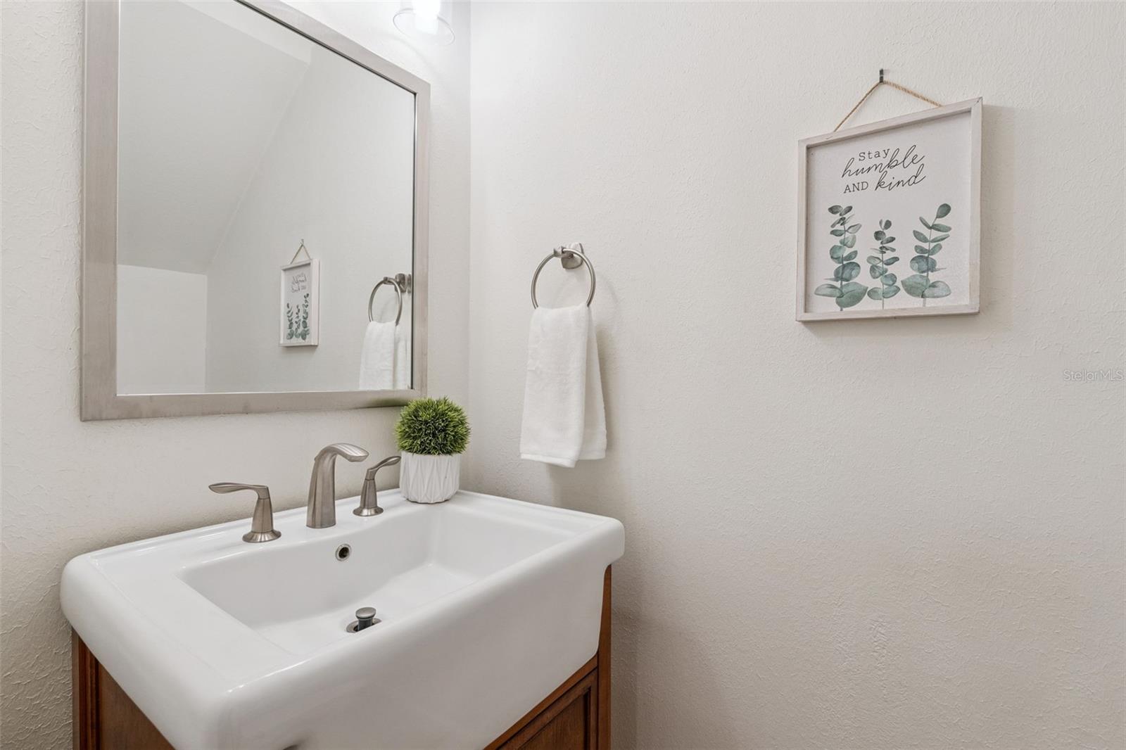 Image 20 of 43 For 200 Saint Andrews Boulevard 1707