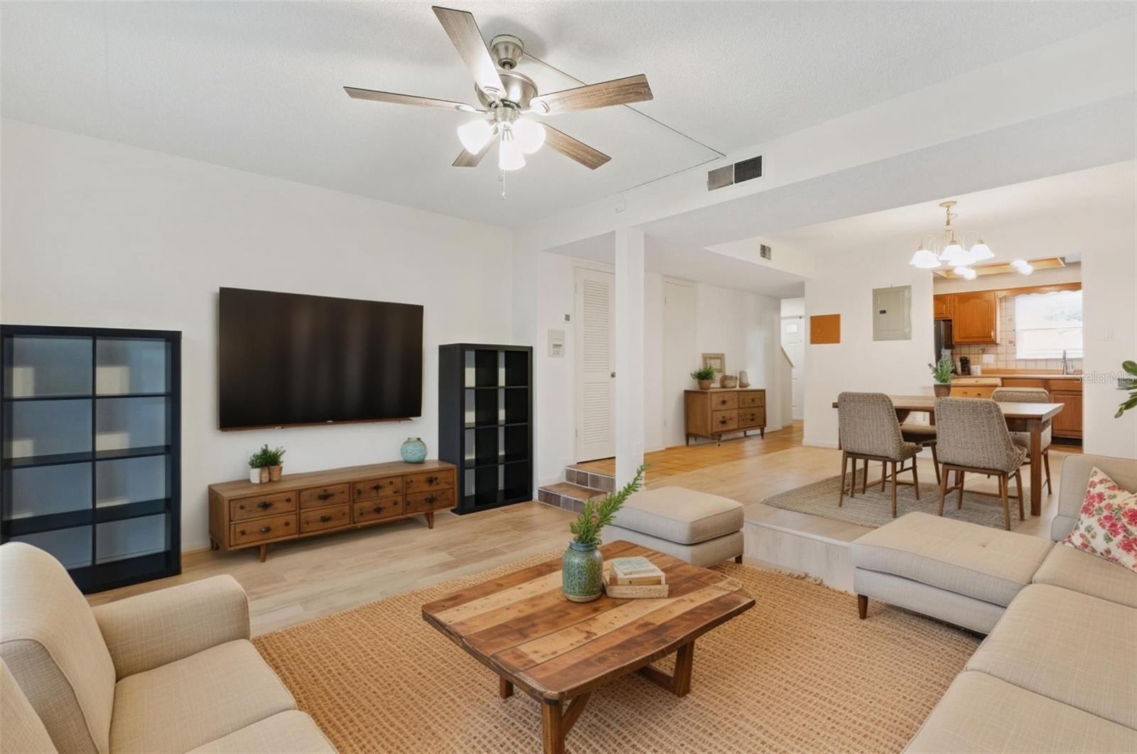 Image 6 of 43 For 200 Saint Andrews Boulevard 1707