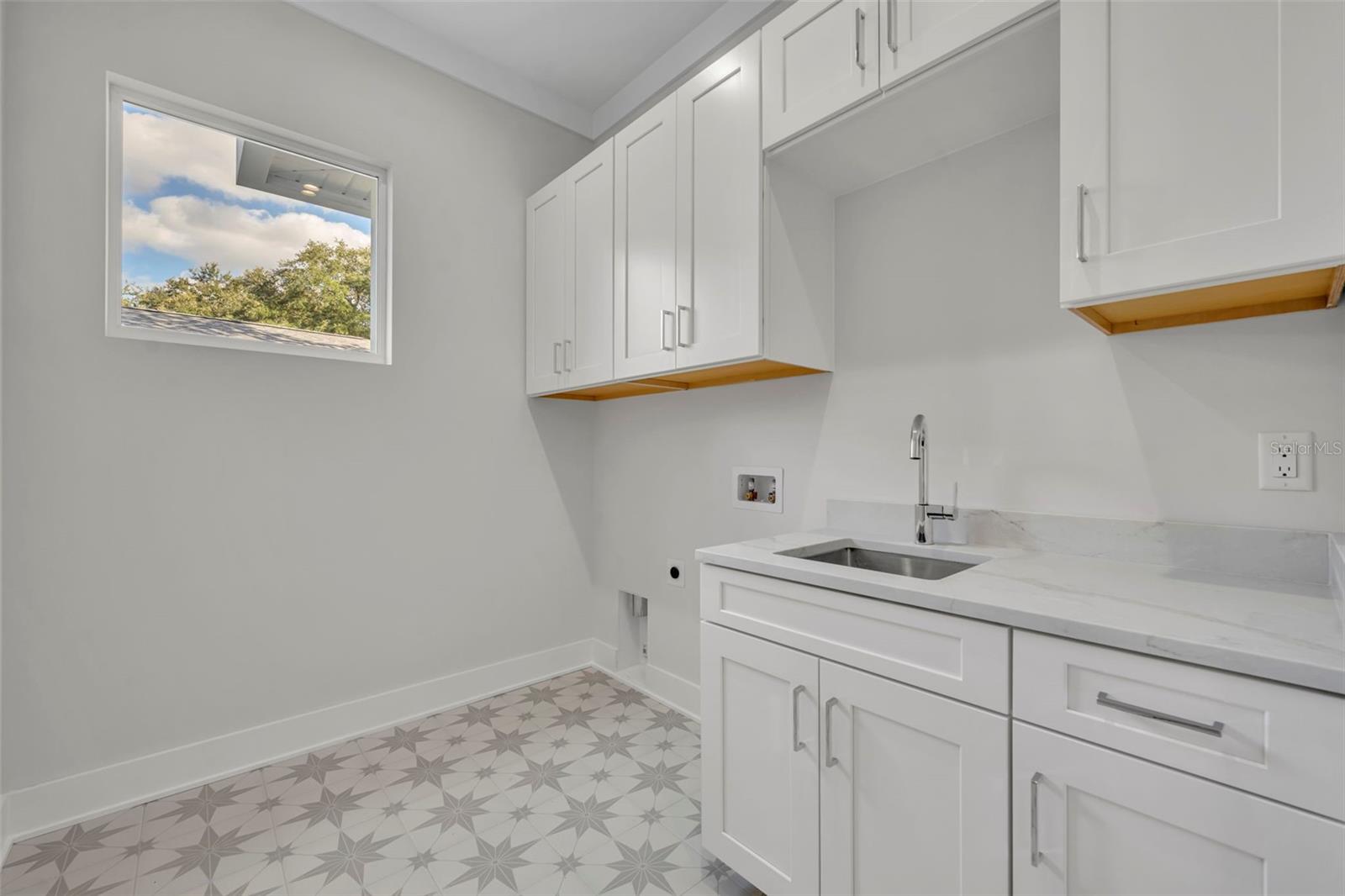 Image 32 of 41 For 1661 Palm Avenue