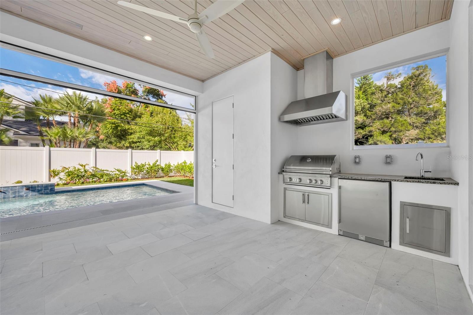 Image 35 of 41 For 1661 Palm Avenue