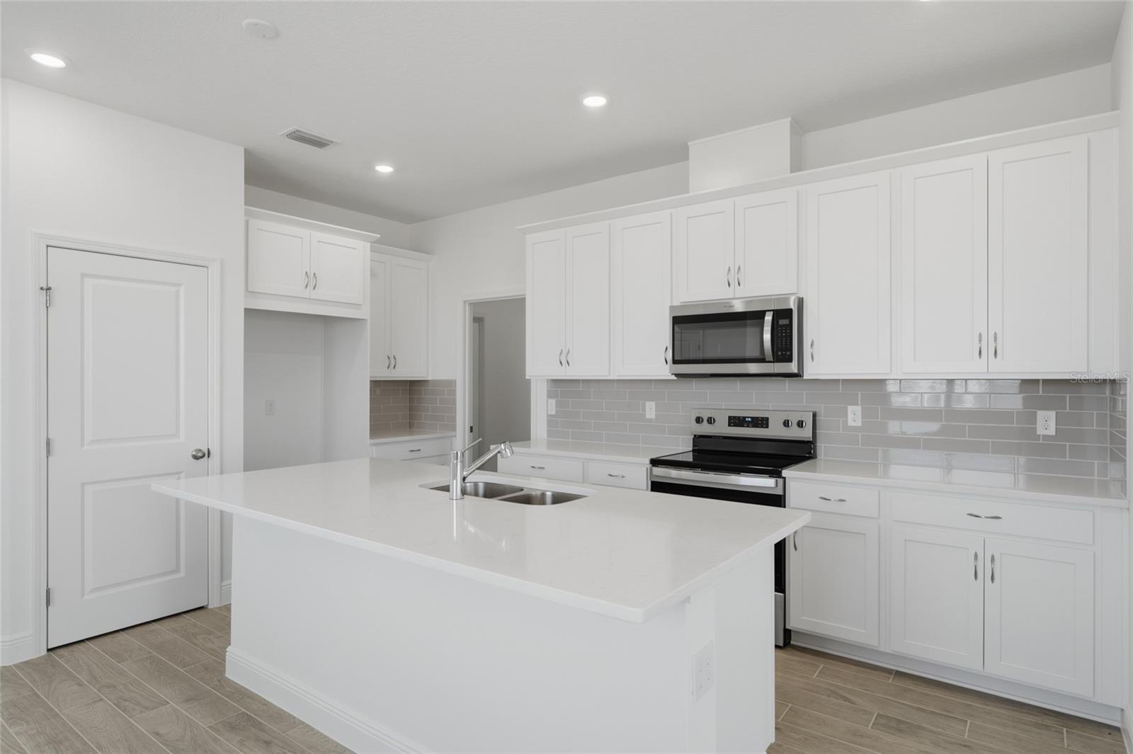 Image 3 of 25 For 2100 Maverick Court