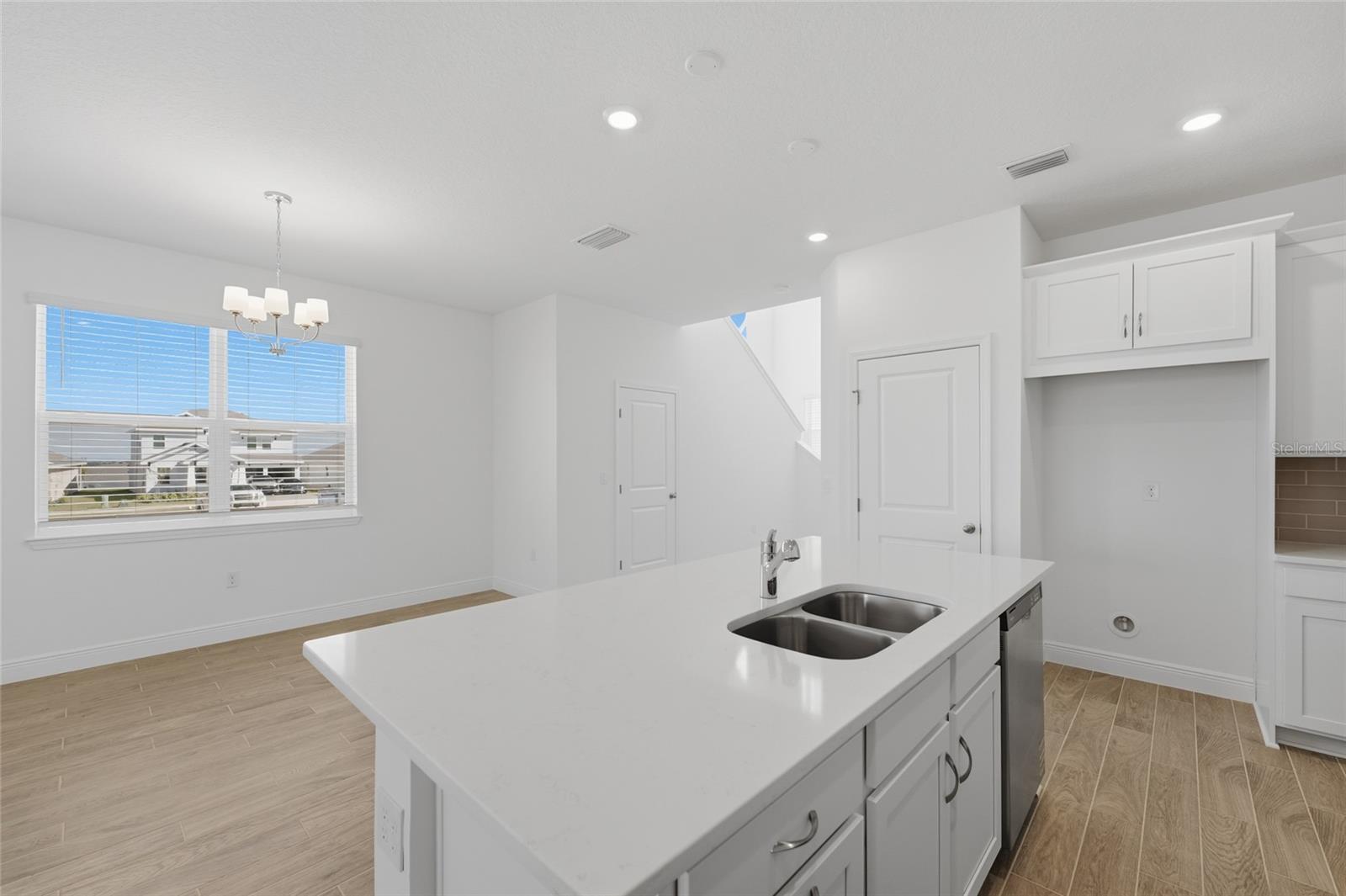 Image 4 of 25 For 2100 Maverick Court