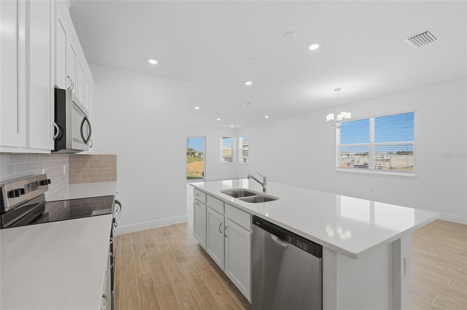 Image 5 of 25 For 2100 Maverick Court