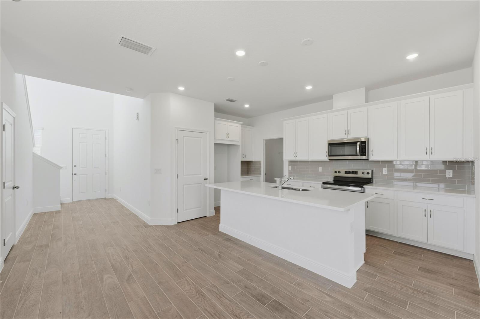 Image 6 of 25 For 2100 Maverick Court