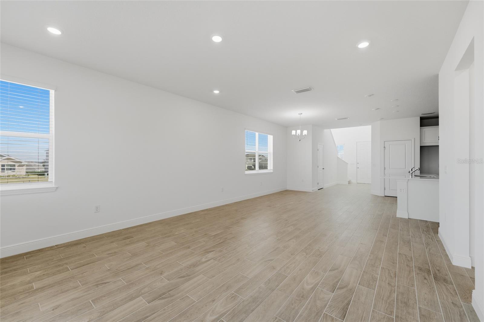 Image 9 of 25 For 2100 Maverick Court