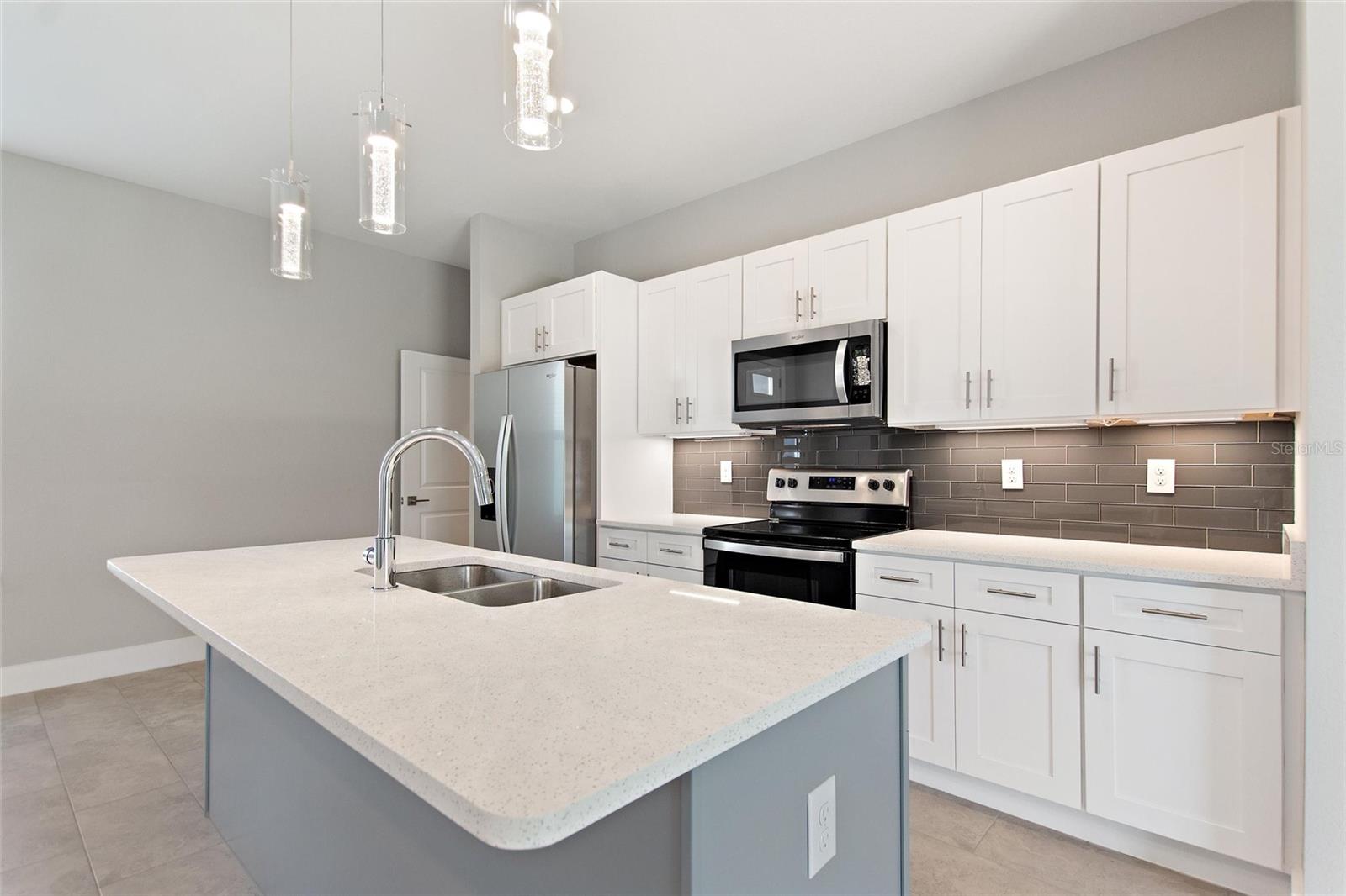 Image 13 of 38 For 24399 Kingsway Circle