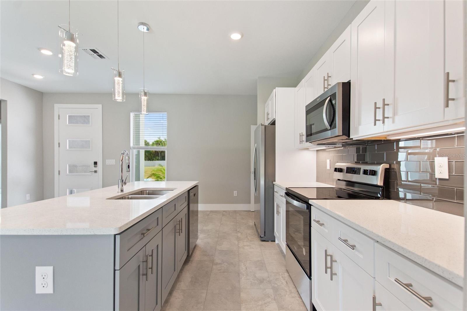 Image 16 of 38 For 24399 Kingsway Circle