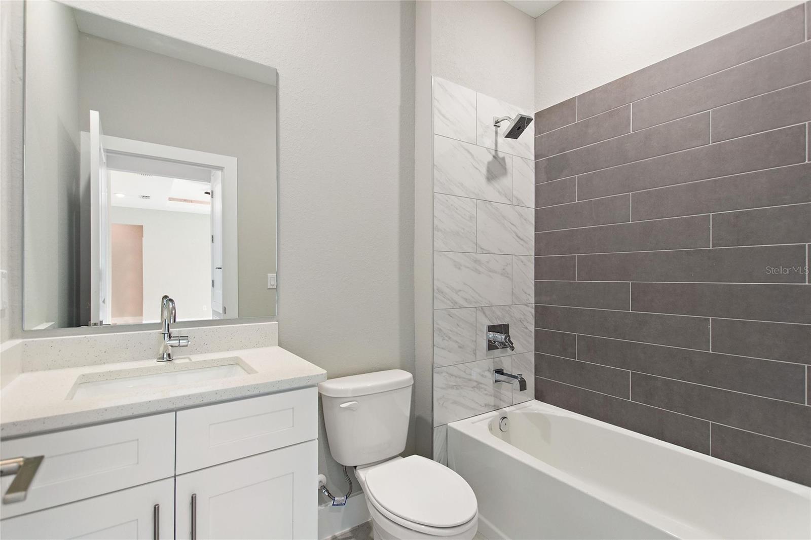 Image 19 of 38 For 24399 Kingsway Circle