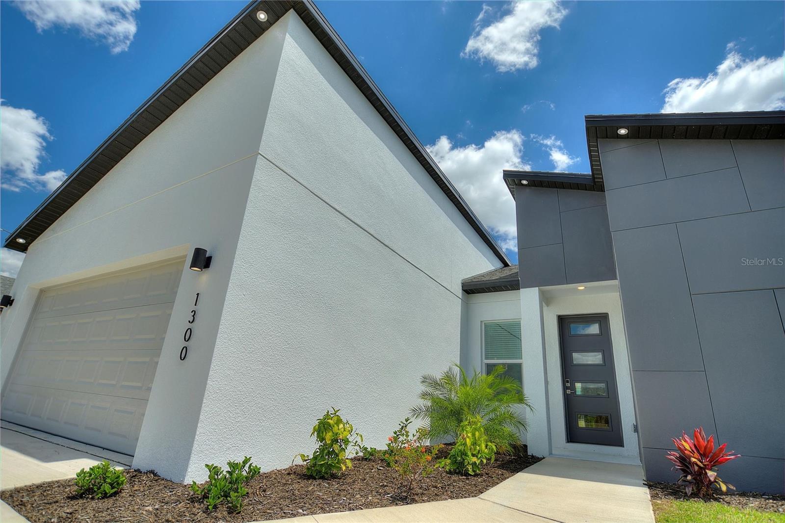 Image 7 of 38 For 24399 Kingsway Circle