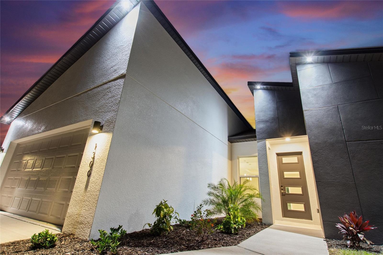 Image 8 of 38 For 24399 Kingsway Circle