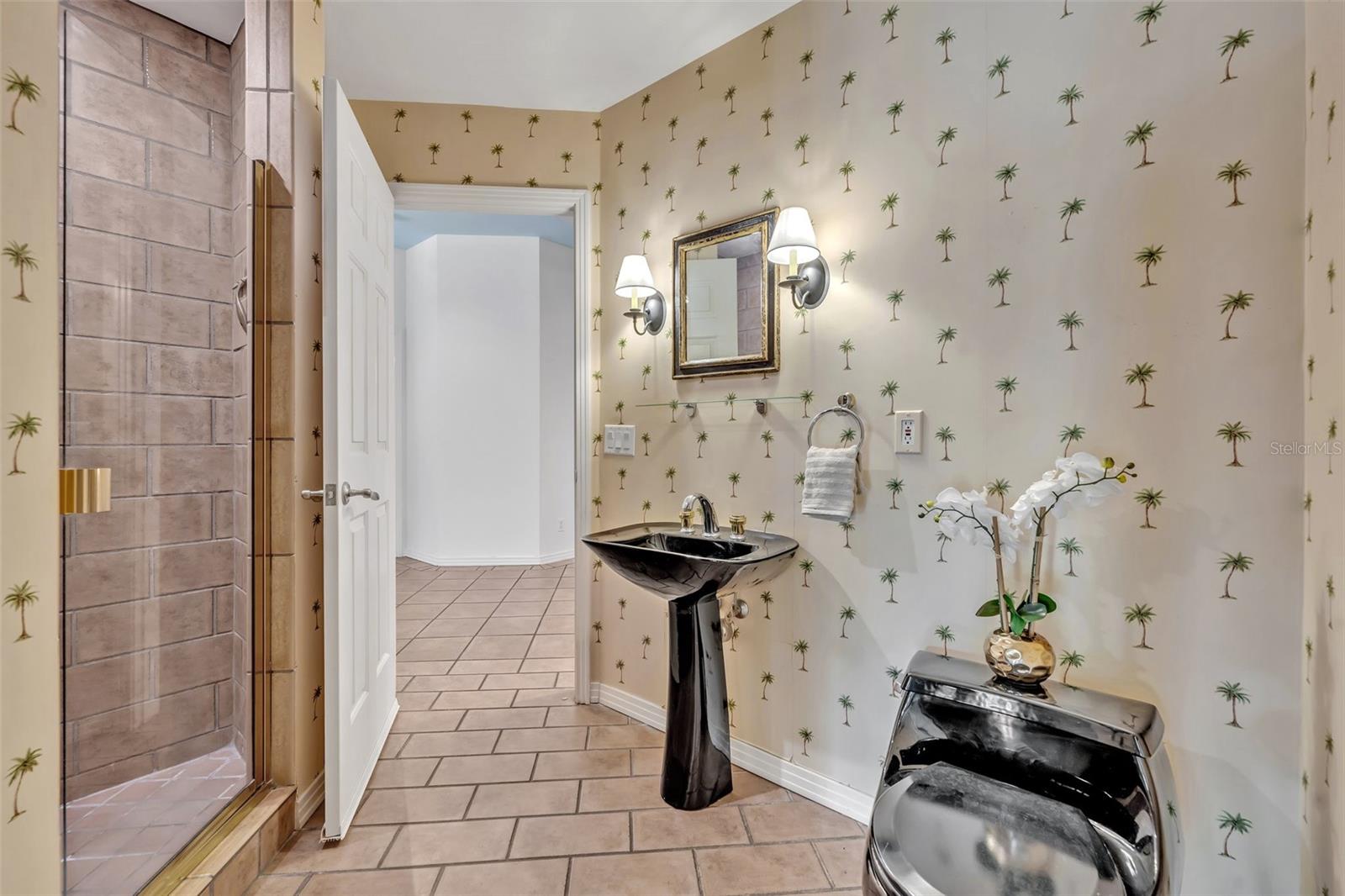 Image 32 of 41 For 1450 Glencoe Road