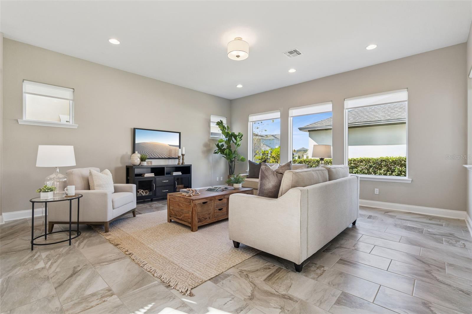 Image 18 of 47 For 9581 Reymont Street