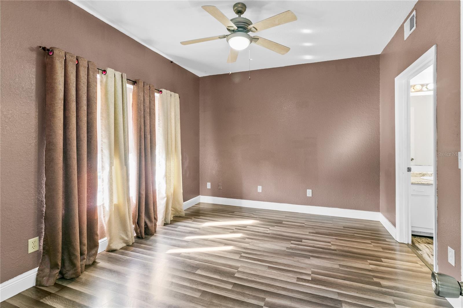 Image 19 of 27 For 822 Camargo Way 204