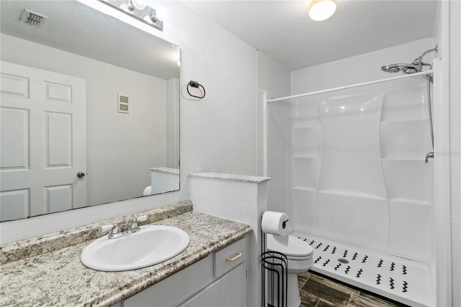 Image 21 of 27 For 822 Camargo Way 204