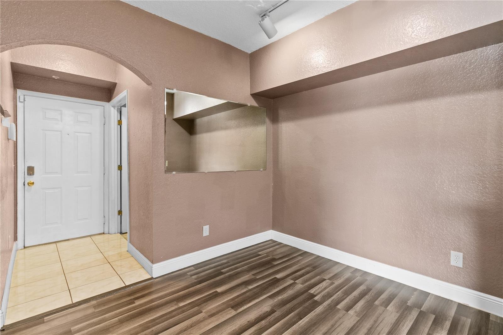 Image 23 of 27 For 822 Camargo Way 204