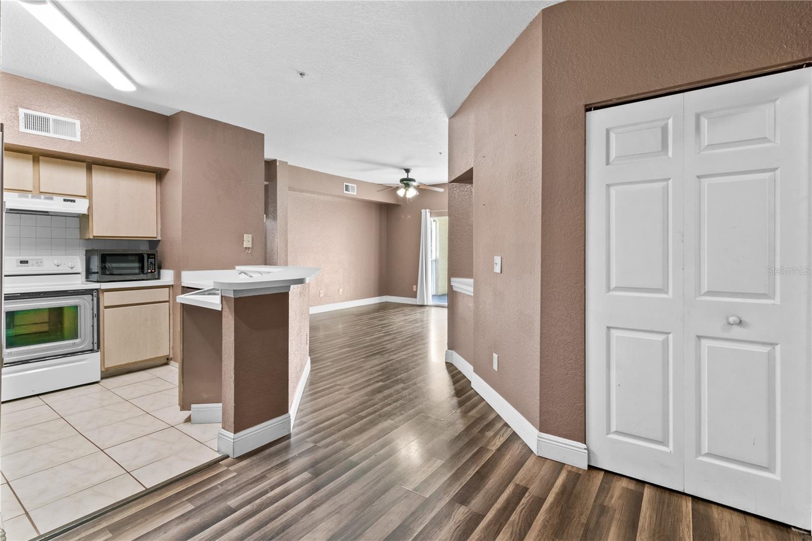 Image 24 of 27 For 822 Camargo Way 204