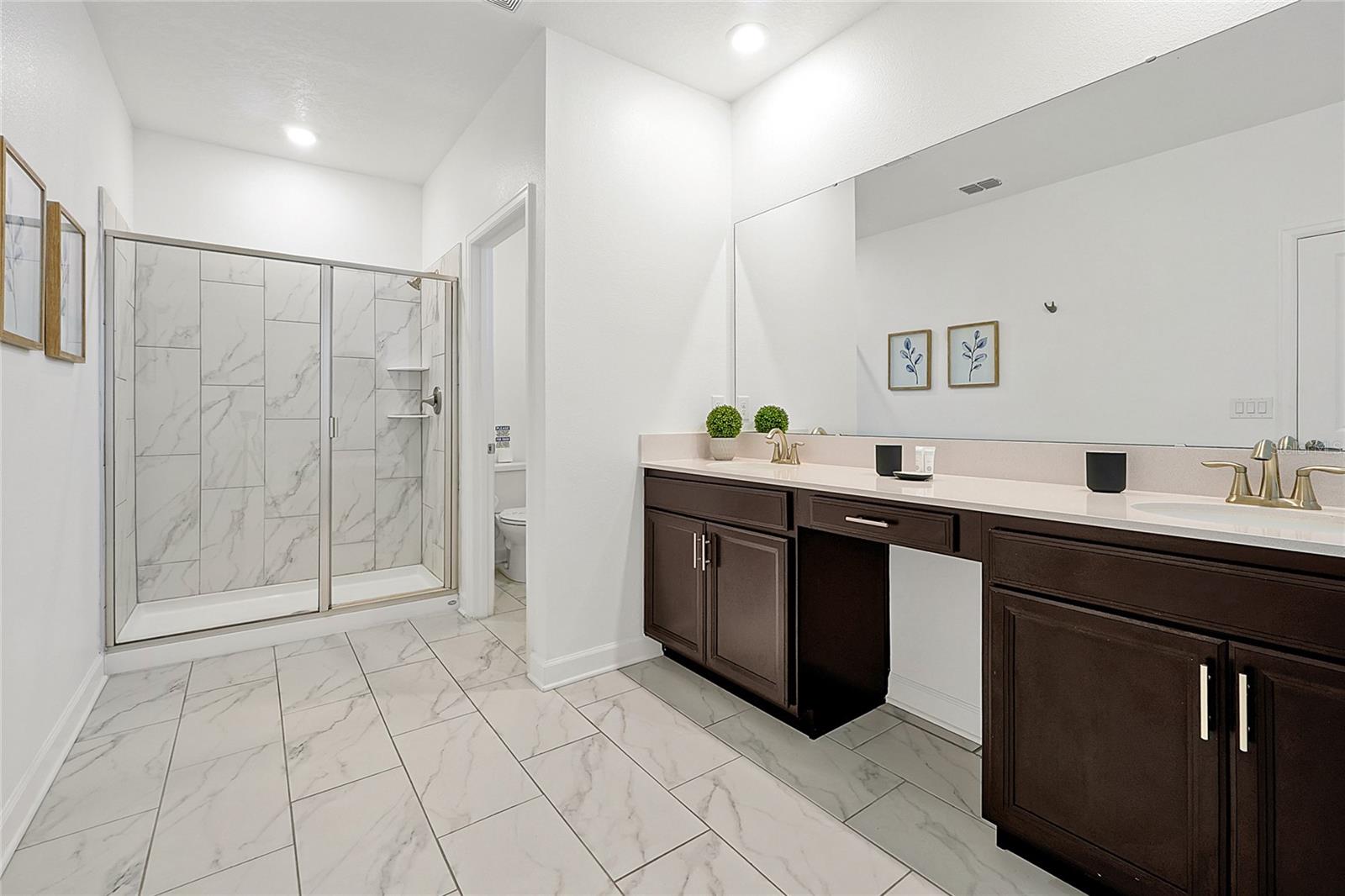 Image 17 of 47 For 1085 Leader Street