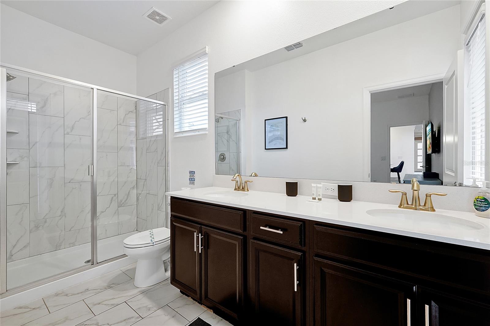 Image 33 of 47 For 1085 Leader Street