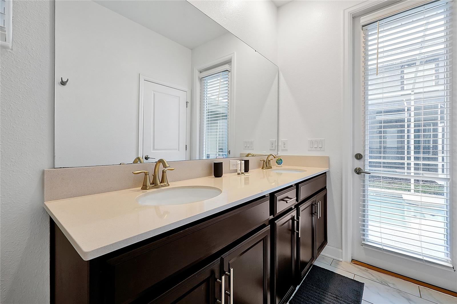 Image 34 of 47 For 1085 Leader Street