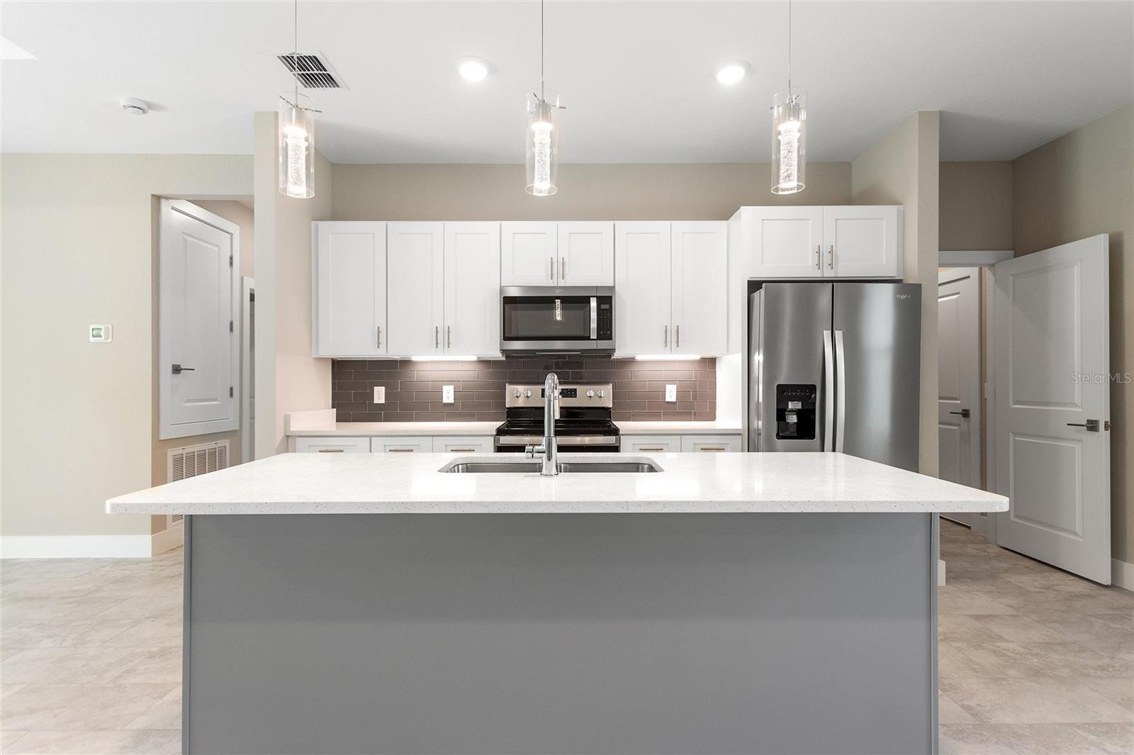 Image 14 of 35 For 24459 Kingsway Circle