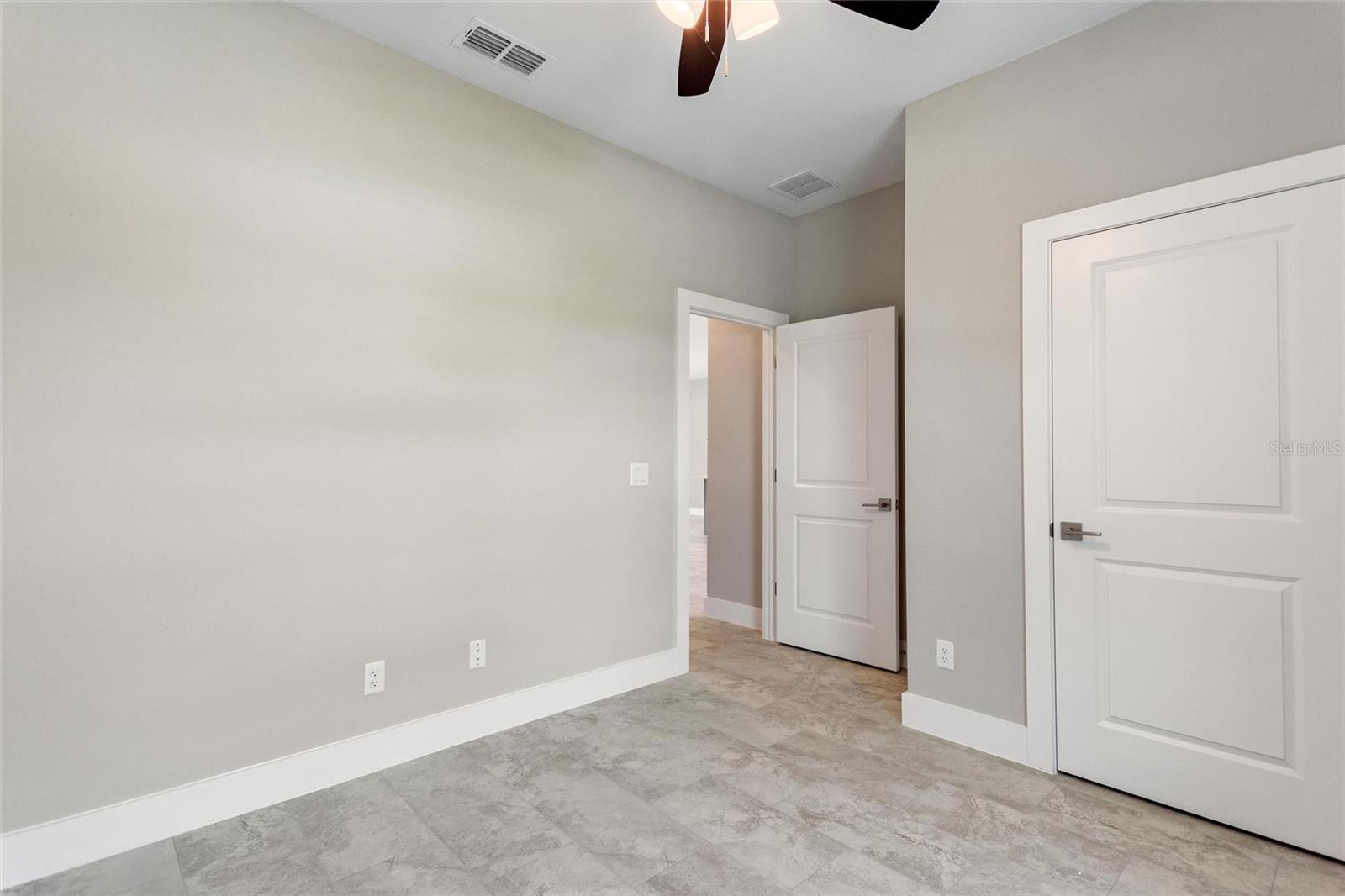 Image 17 of 35 For 24459 Kingsway Circle