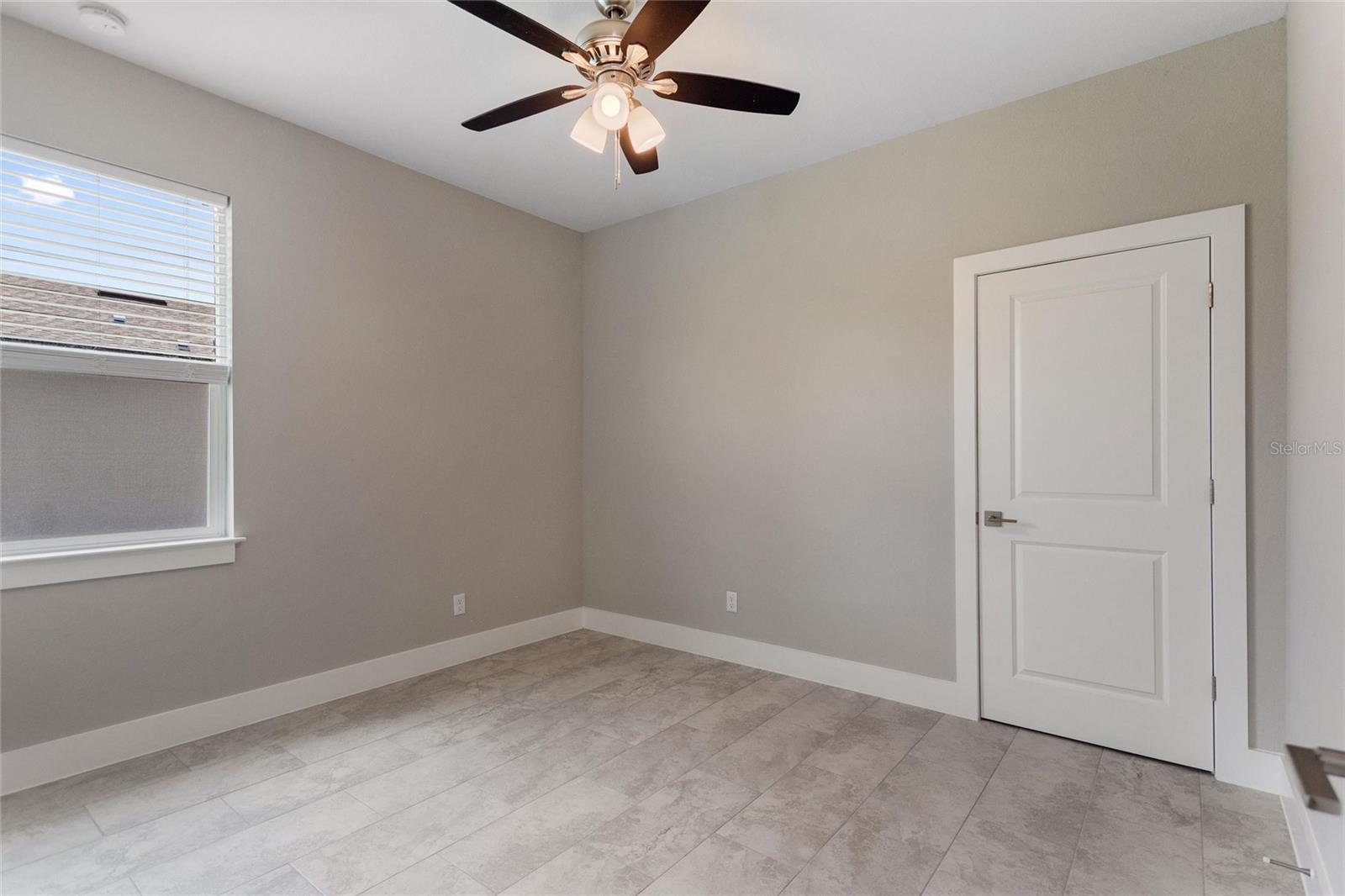 Image 21 of 35 For 24459 Kingsway Circle