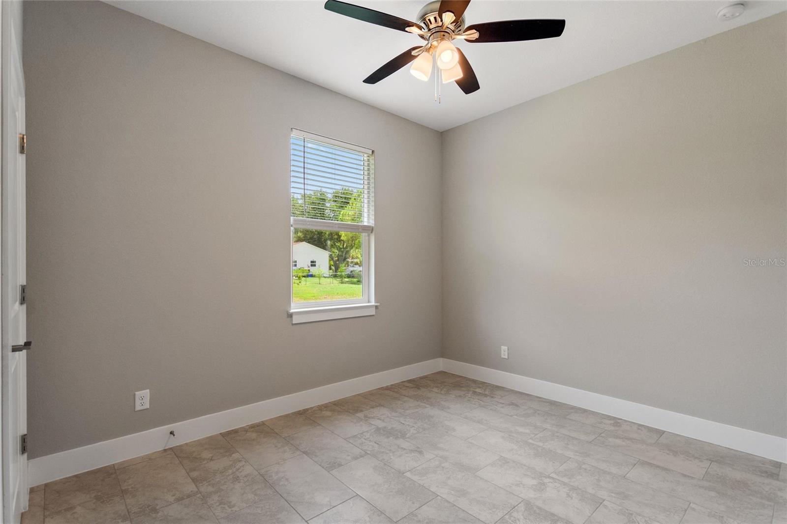 Image 23 of 35 For 24459 Kingsway Circle