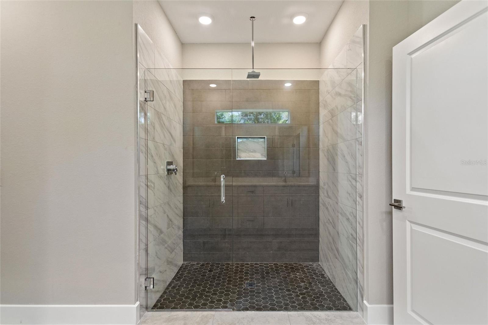 Image 27 of 35 For 24459 Kingsway Circle