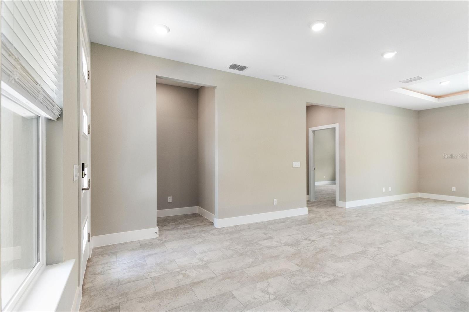 Image 9 of 35 For 24459 Kingsway Circle