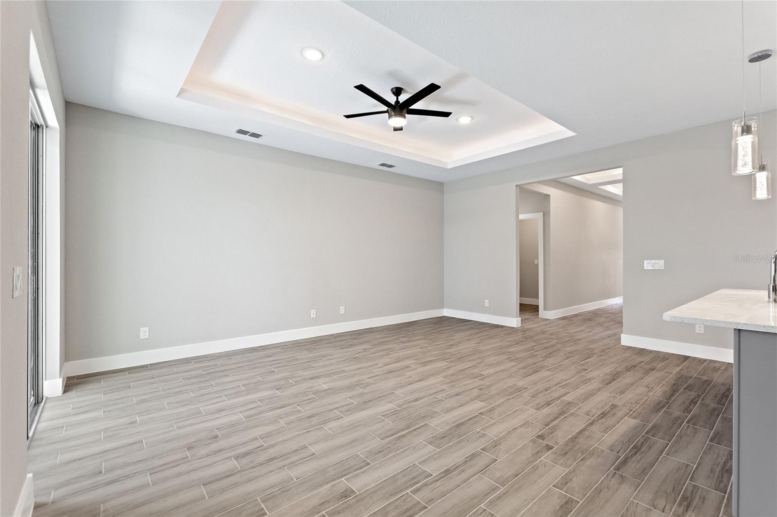 Image 11 of 30 For 24479 Kingsway Circle