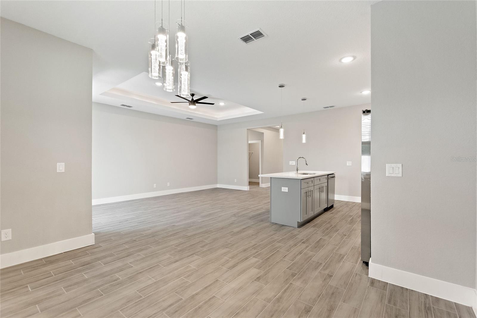 Image 14 of 30 For 24479 Kingsway Circle