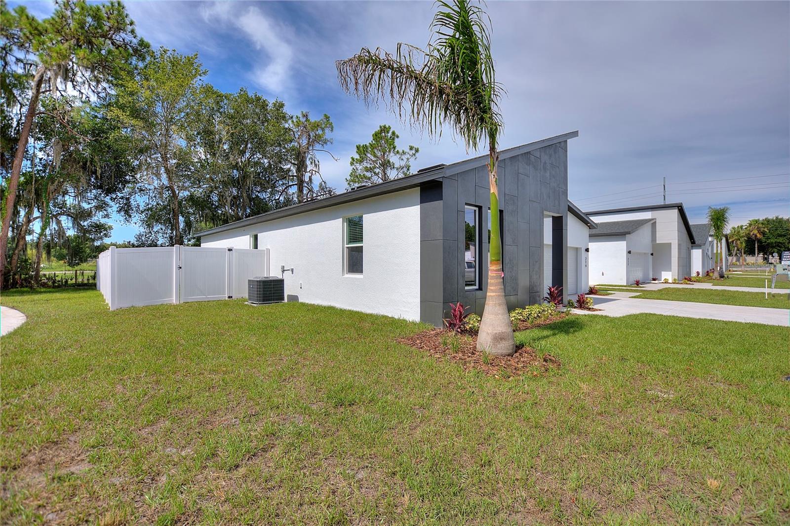 Image 2 of 30 For 24479 Kingsway Circle