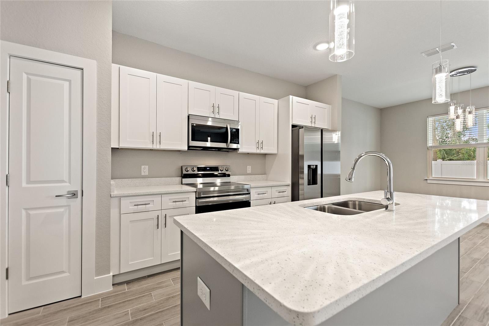 Image 20 of 30 For 24479 Kingsway Circle