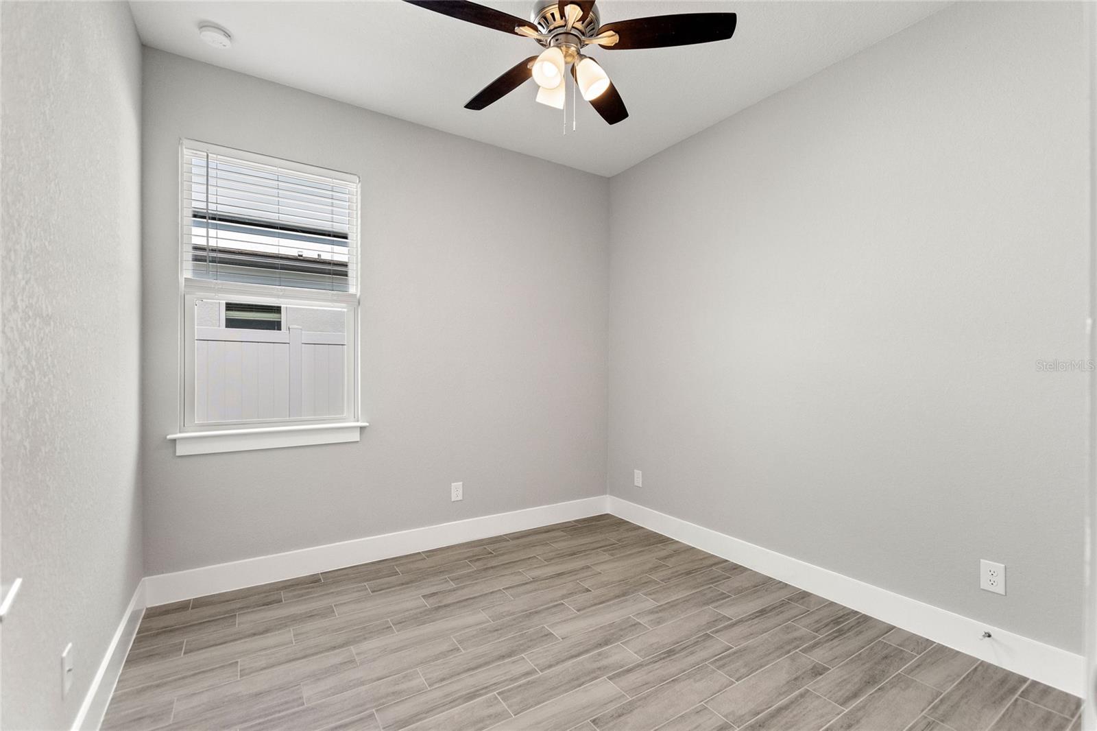 Image 22 of 30 For 24479 Kingsway Circle