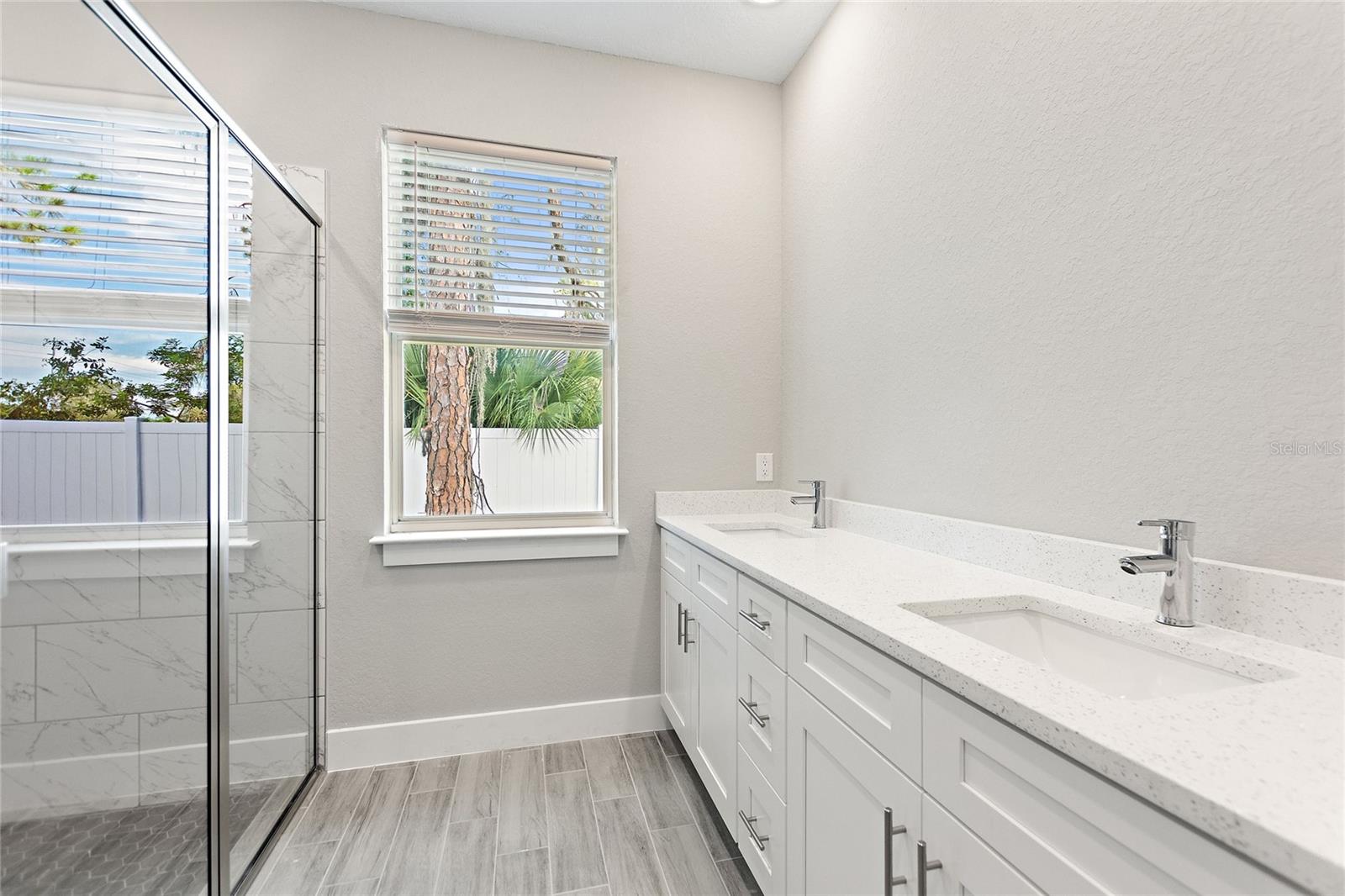 Image 25 of 30 For 24479 Kingsway Circle