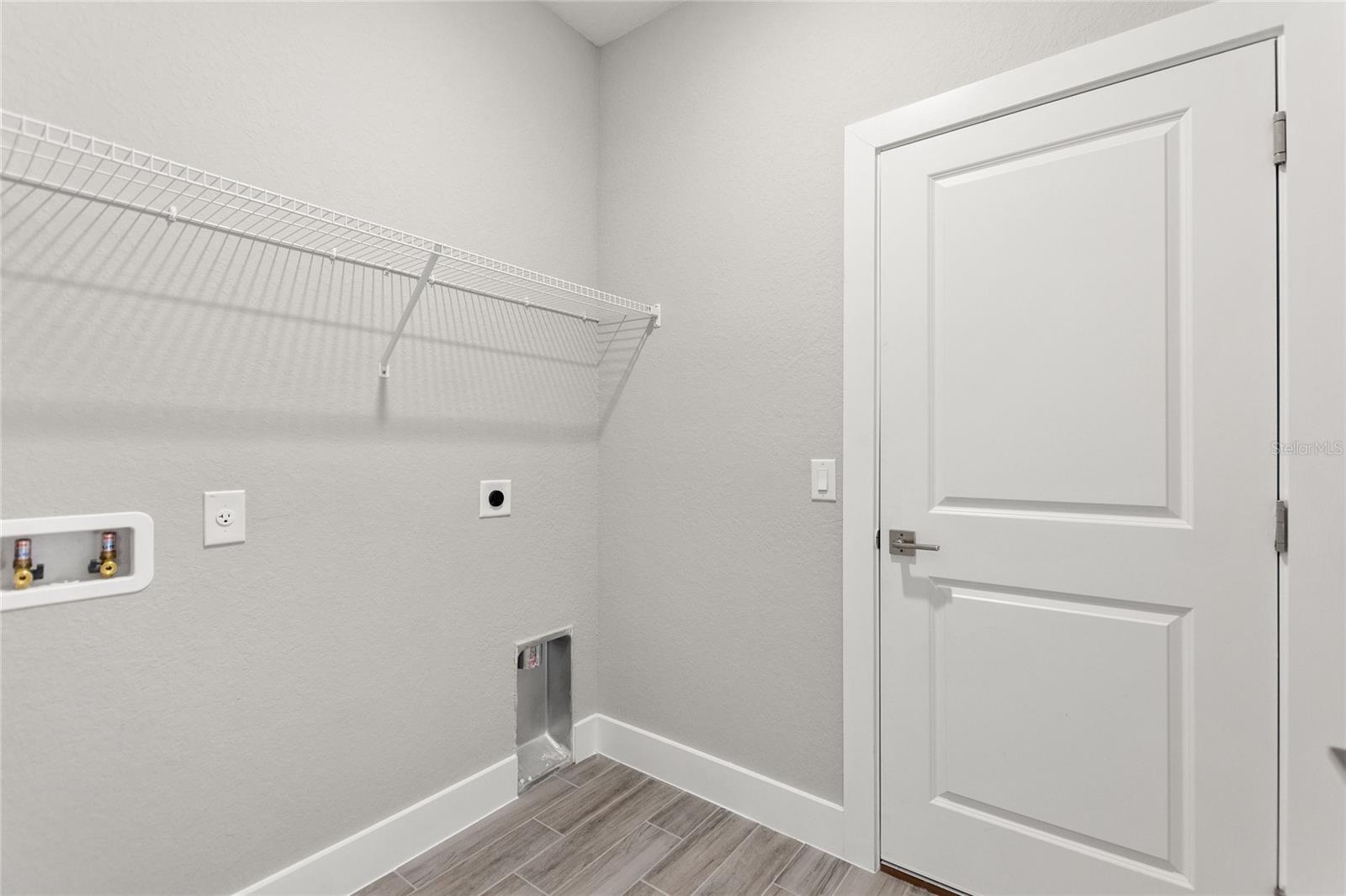 Image 27 of 30 For 24479 Kingsway Circle