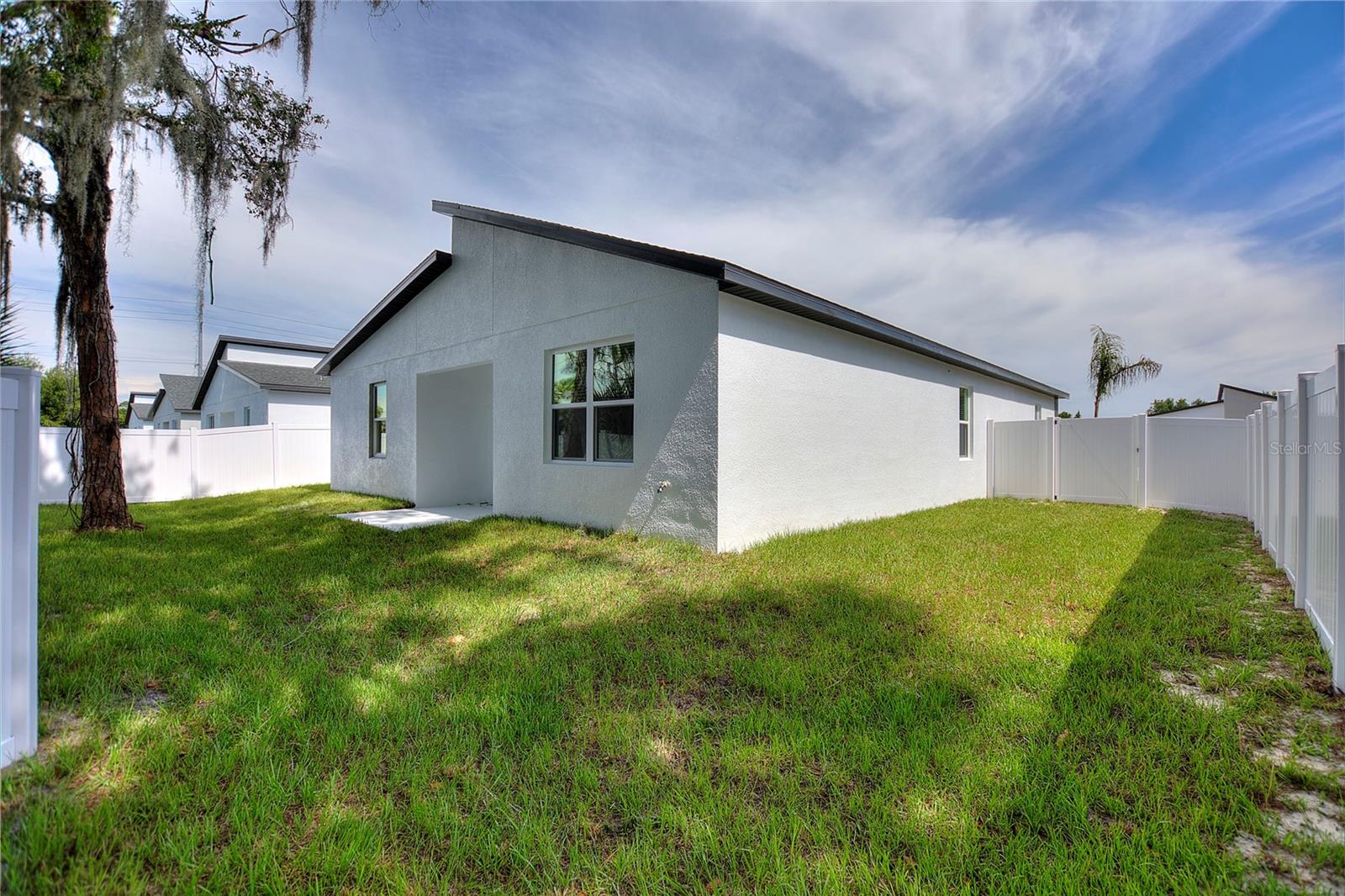 Image 28 of 30 For 24479 Kingsway Circle