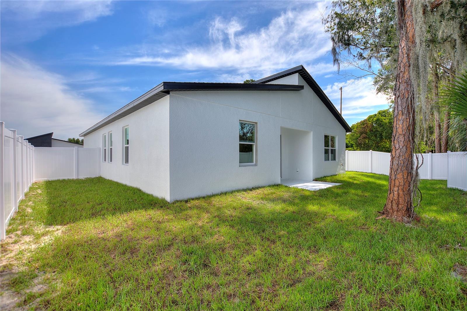 Image 29 of 30 For 24479 Kingsway Circle