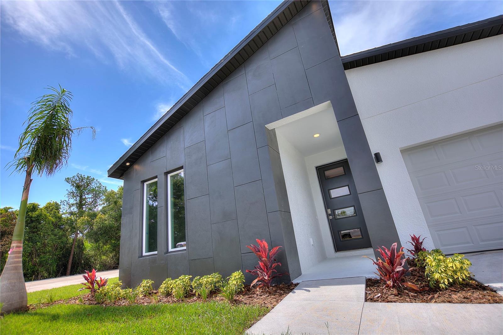 Image 4 of 30 For 24479 Kingsway Circle