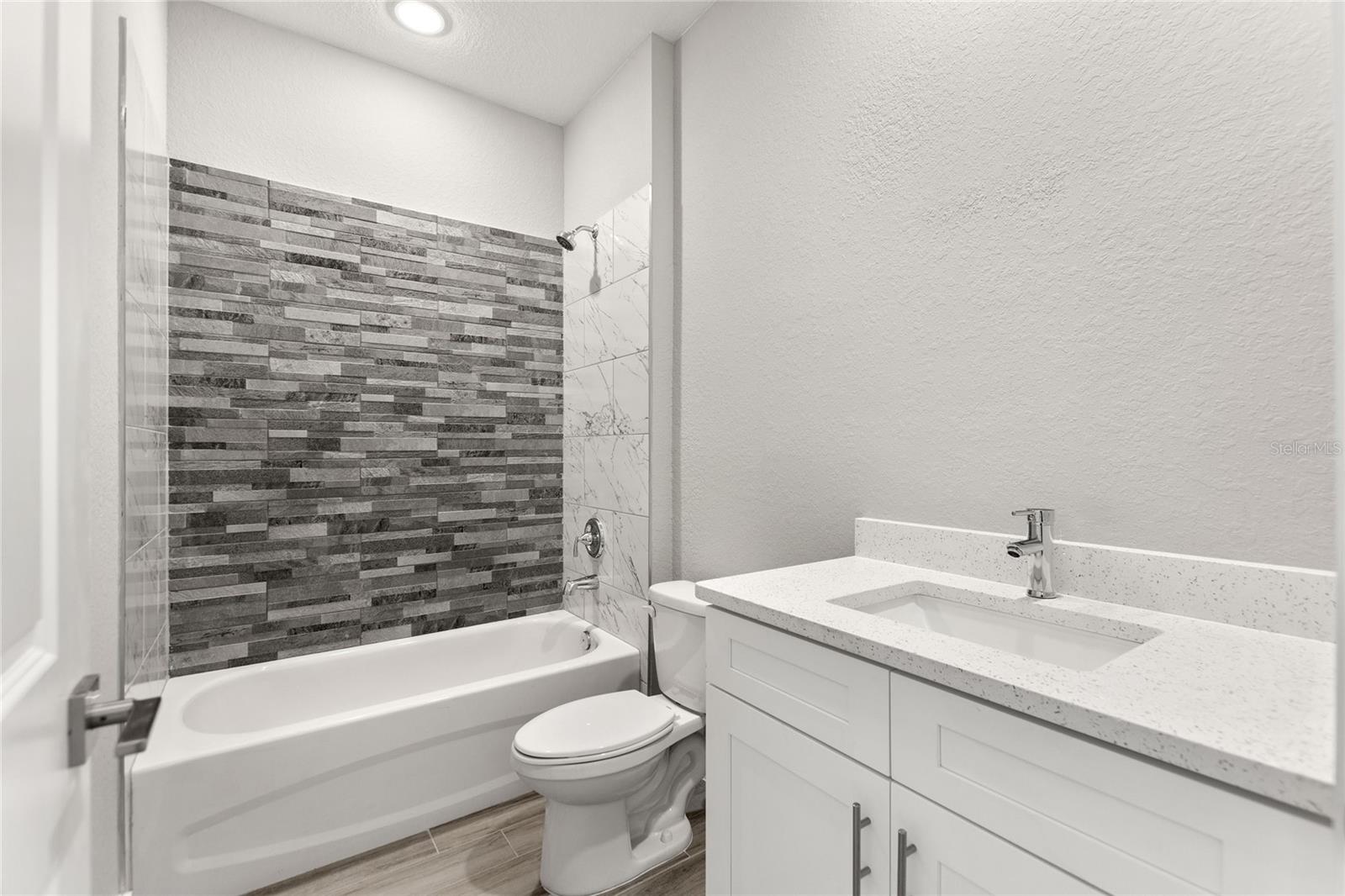 Image 8 of 30 For 24479 Kingsway Circle