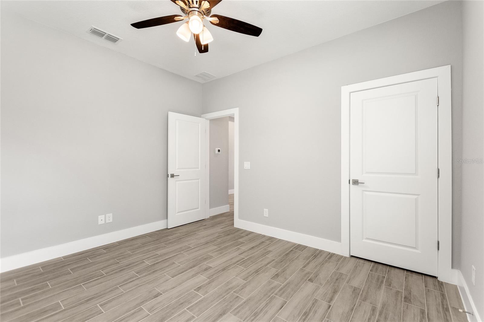 Image 9 of 30 For 24479 Kingsway Circle