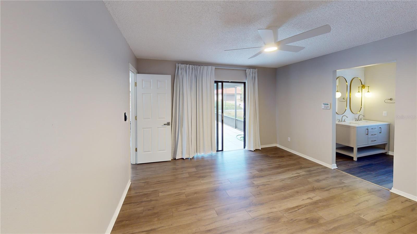 Listing photo id 9 for 8004 Madeira Court