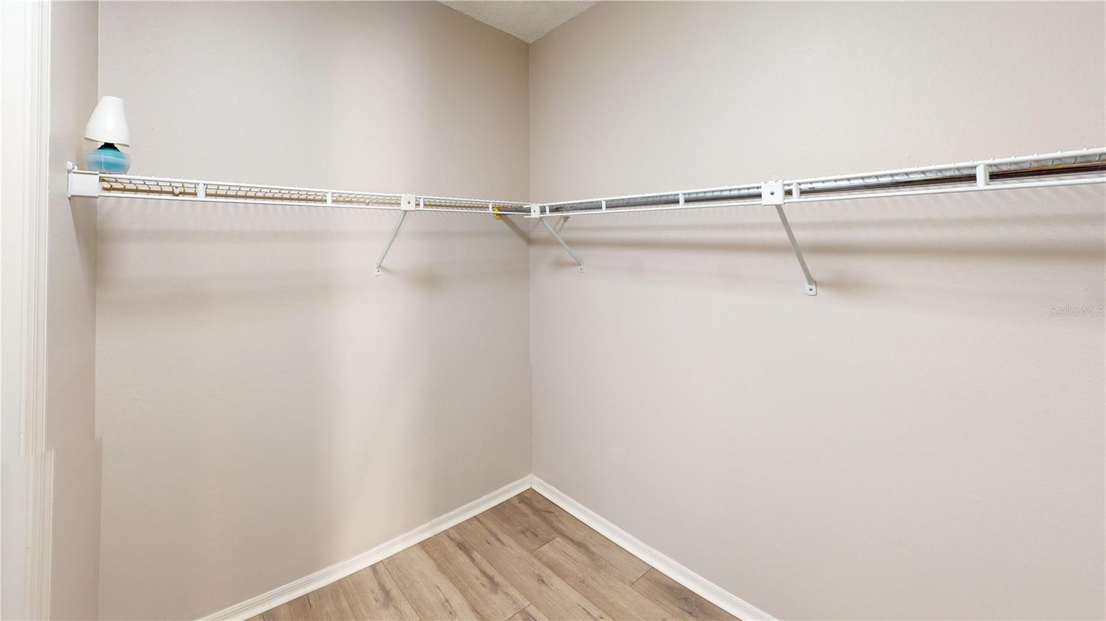 Listing photo id 13 for 8004 Madeira Court