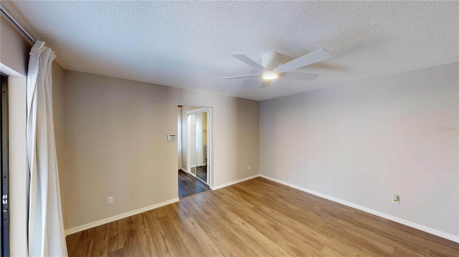 Listing photo id 14 for 8004 Madeira Court