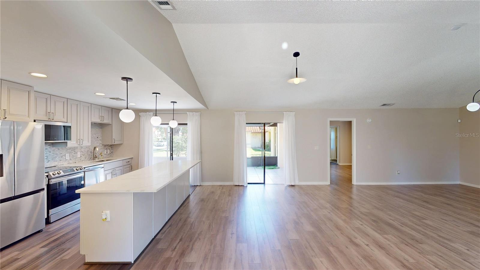 Listing photo id 0 for 8004 Madeira Court